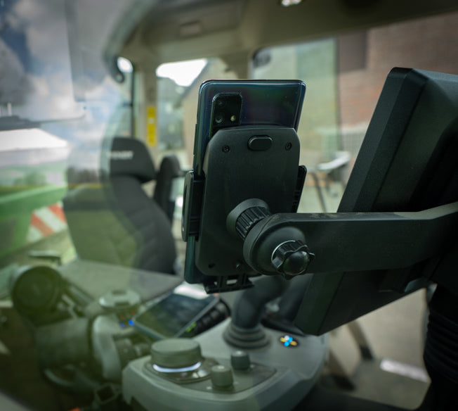 GADGETME telefoonhouder met draadloze oplaadfunctie passend voor Fendt One, 15 W