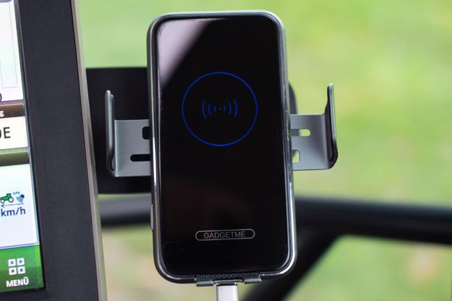 Support téléphone GADGETME V1 avec fonction de charge sans fil adapté pour John Deere Command Center 4600, 15 W