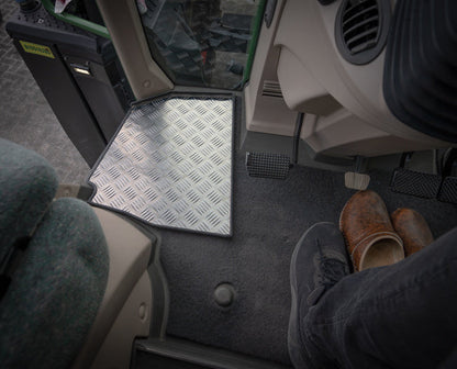 Repose-chaussures GADGETME en tôle d'aluminium striée adapté pour Fendt 500 et 700